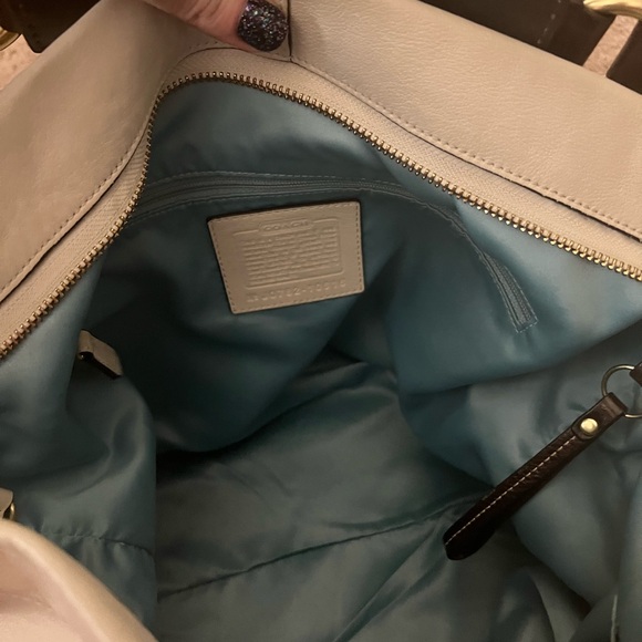 Coach bag with gold hardware - Picture 6 of 15